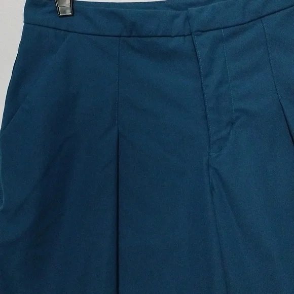 Lululemon women's Bermuda shorts size 6
